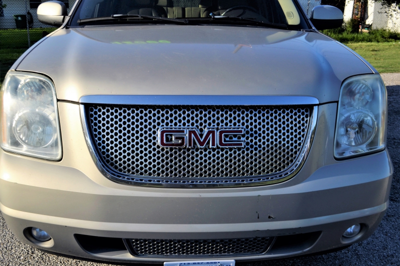 concession-auto-LA CELLE-min_gmc-yukon-truck-grill-2828425